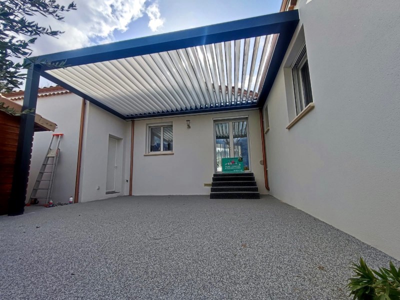 Pergola poteau déporté à Montélimar dans la Drome Provençal 