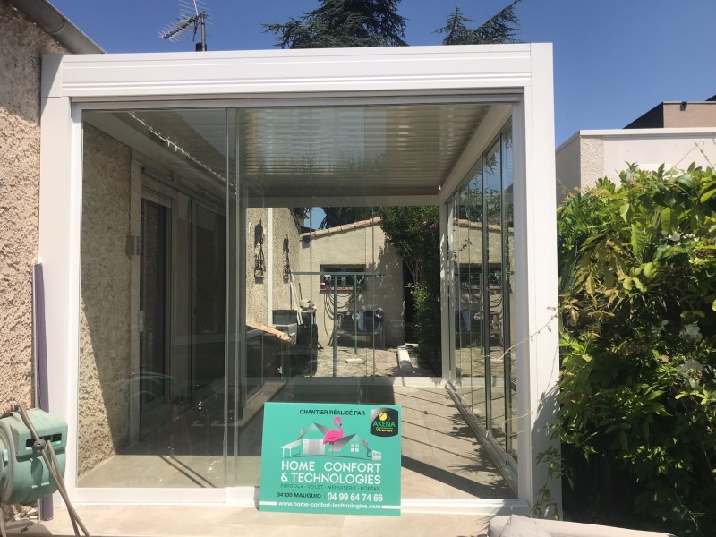 Carport blanc avec Mur de Verre à Mauguio
