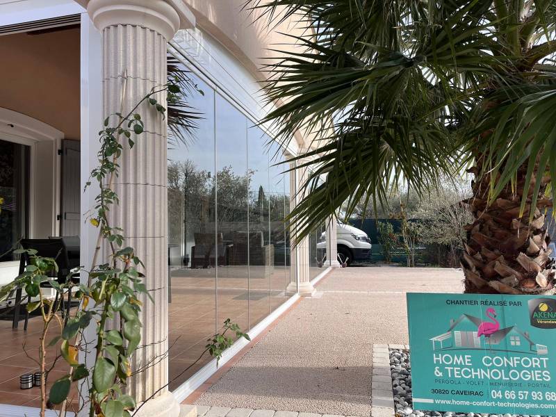 Installation d'un mur de verre près de Nîmes sur la commune de Sommières