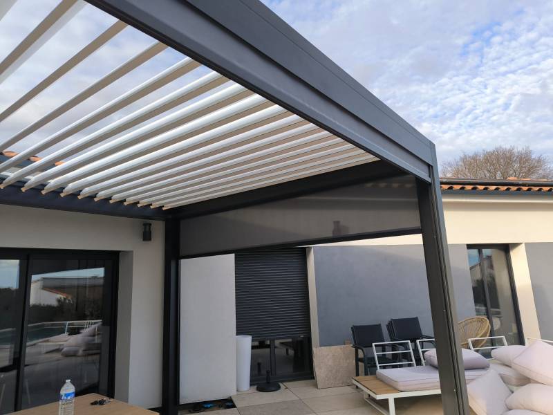 Installation d'une pergola bioclimatique sur mesure près de Nîmes sur la commune de Congénies